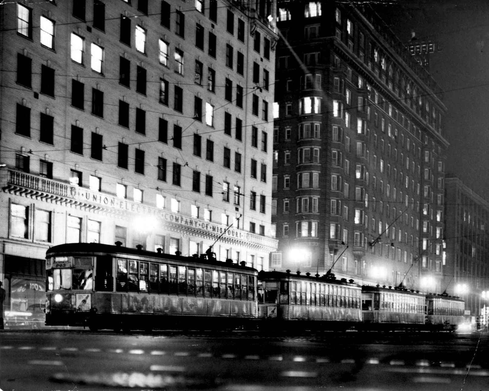 Streetcar stranded by power failure